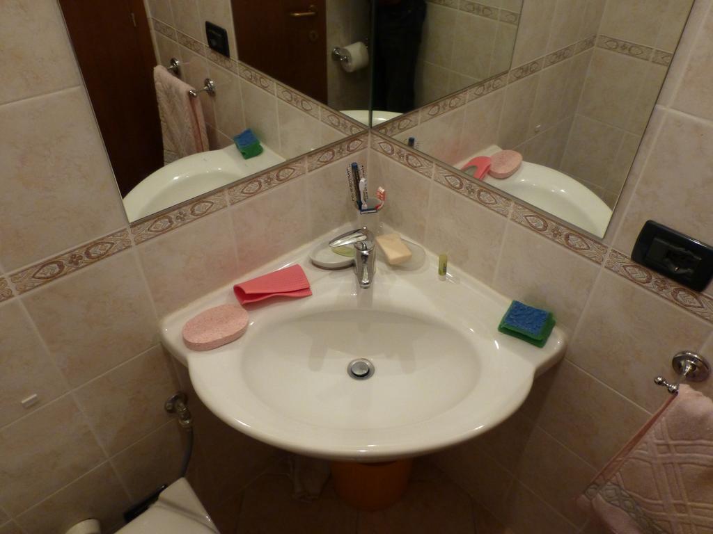 Appartamento Lombardi Рива-дель-Гарда Номер фото